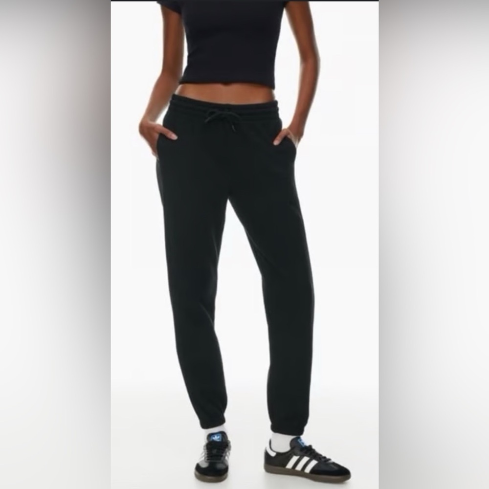 Aritzia TNA Black Relaxed Fit Joggers